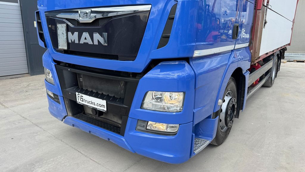 MAN TGX 26.440 6x2 box truck - retarder - lifting axle - Camião furgão: foto 2 MAN TGX 26.440 6x2 box truck - retarder - lifting axle - Camião furgão: foto 2