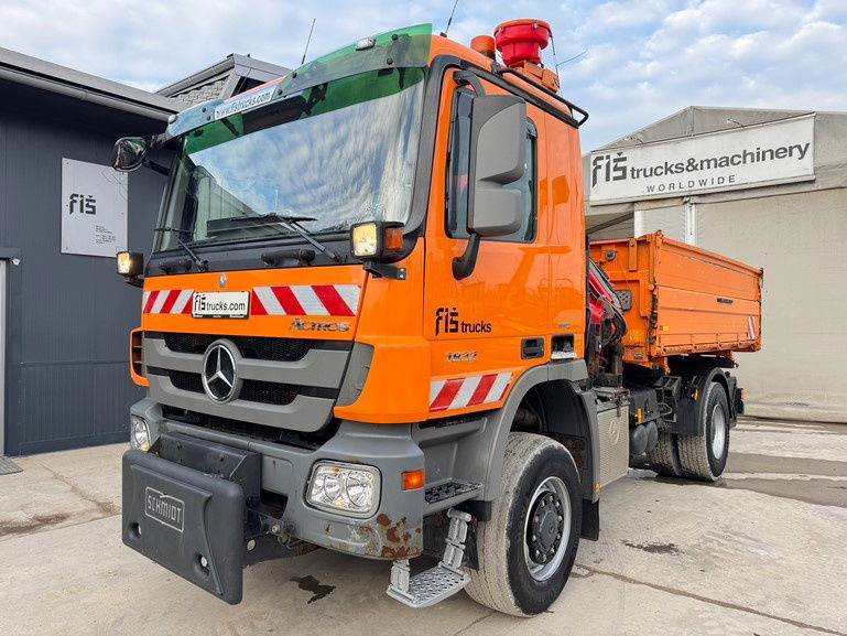 Mercedes-Benz Actros 1832 AK tipper 4x4 - crane Fassi 9.2M - remote control - Camião basculante: foto 1 Mercedes-Benz Actros 1832 AK tipper 4x4 - crane Fassi 9.2M - remote control - Camião basculante: foto 1