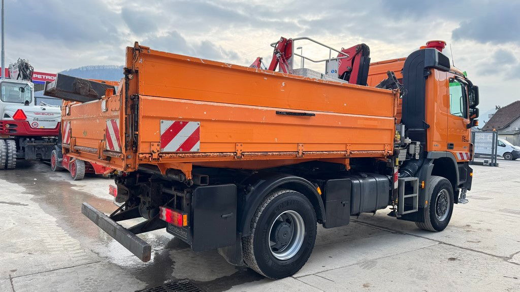 Mercedes-Benz Actros 1832 AK tipper 4x4 - crane Fassi 9.2M - remote control - Camião basculante: foto 5 Mercedes-Benz Actros 1832 AK tipper 4x4 - crane Fassi 9.2M - remote control - Camião basculante: foto 5