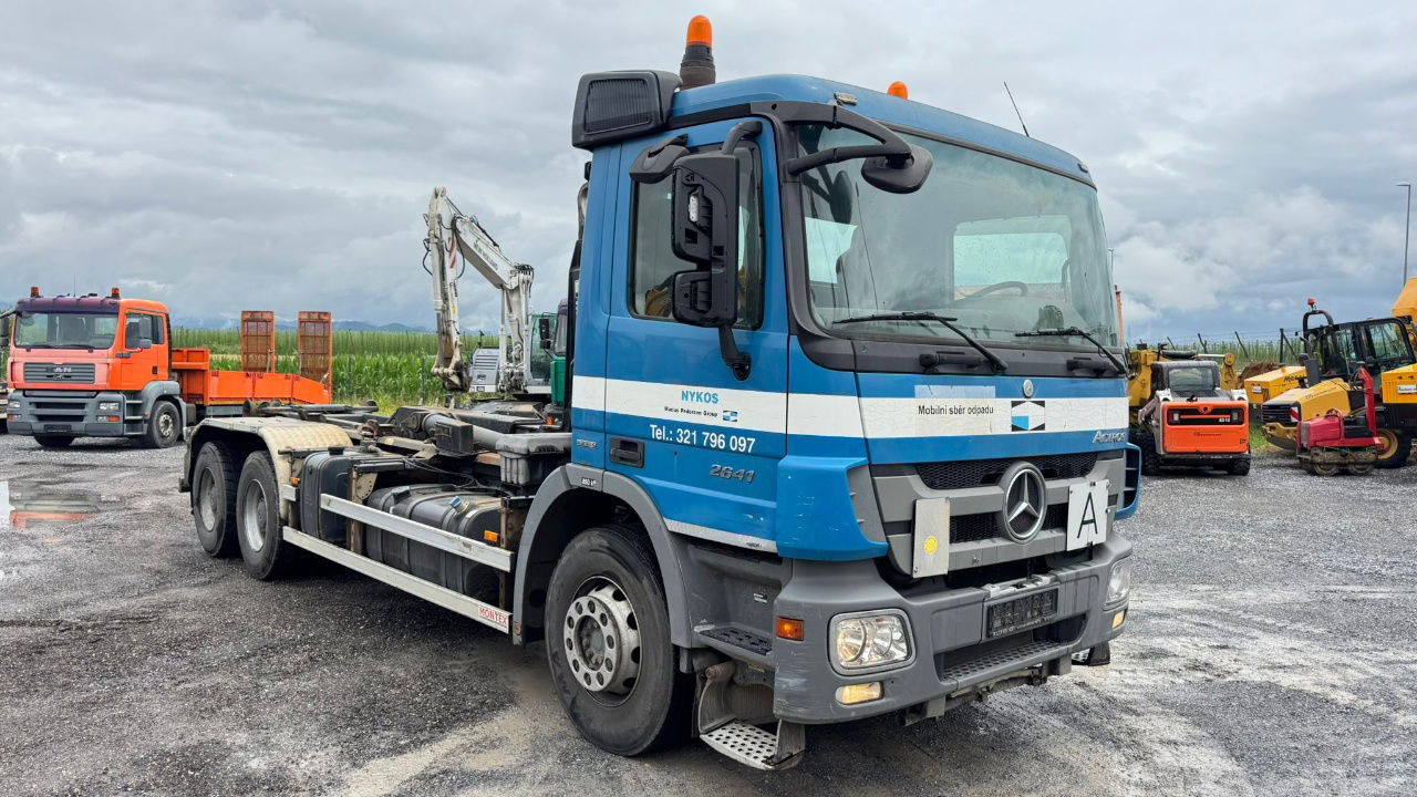Mercedes-Benz Actros 2641 6x4 hiab abroll tipper - spring - Camião transportador de contêineres/ Caixa móvel: foto 3 Mercedes-Benz Actros 2641 6x4 hiab abroll tipper - spring - Camião transportador de contêineres/ Caixa móvel: foto 3