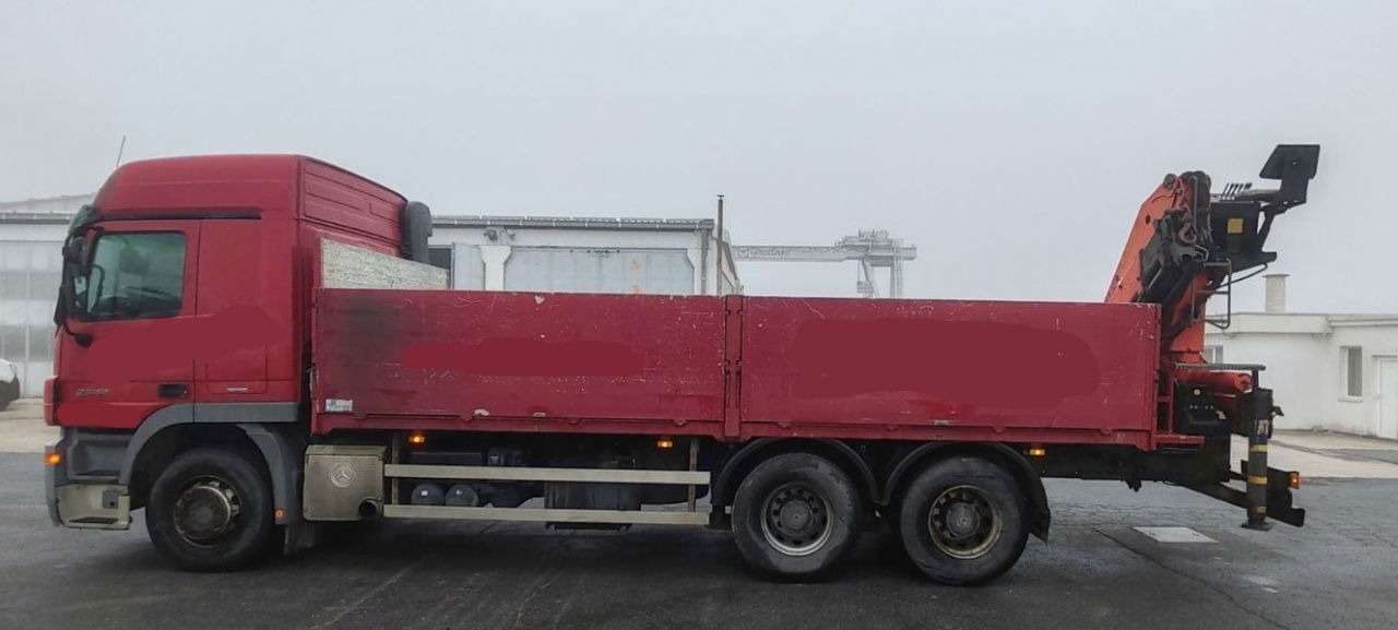 Mercedes-Benz Actros 2644L 6X4 stake body - Palfinger crane PK18500 - Camião de caixa aberta/ Plataforma: foto 2 Mercedes-Benz Actros 2644L 6X4 stake body - Palfinger crane PK18500 - Camião de caixa aberta/ Plataforma: foto 2