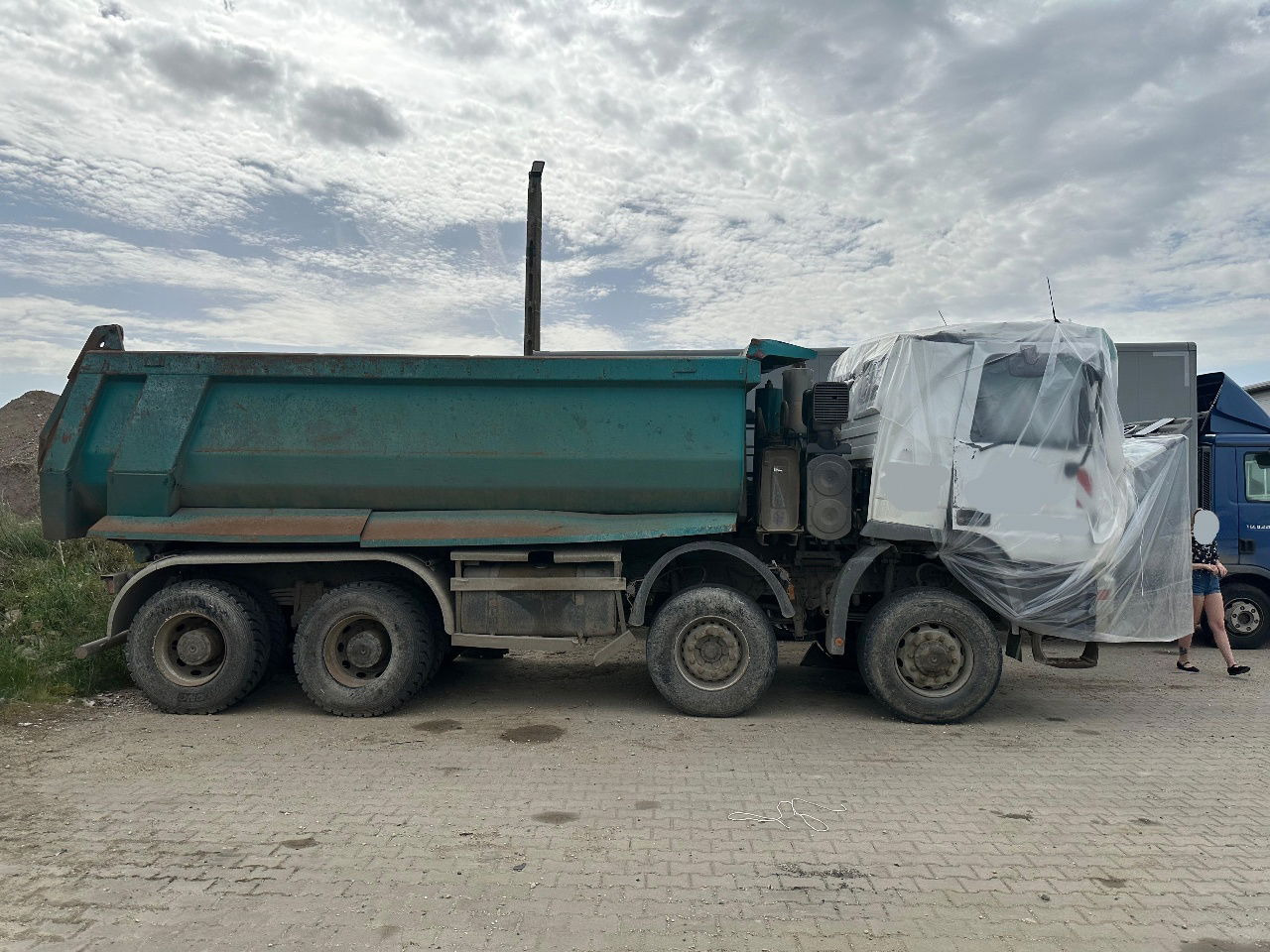 Mercedes-Benz Actros 4141 K 8x6 mulda tipper - damaged - Camião basculante: foto 3 Mercedes-Benz Actros 4141 K 8x6 mulda tipper - damaged - Camião basculante: foto 3