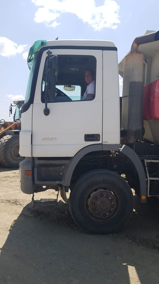 Mercedes-Benz Actros 4141 K 8x6 schwarzmuller mulda tipper - Camião basculante: foto 2 Mercedes-Benz Actros 4141 K 8x6 schwarzmuller mulda tipper - Camião basculante: foto 2