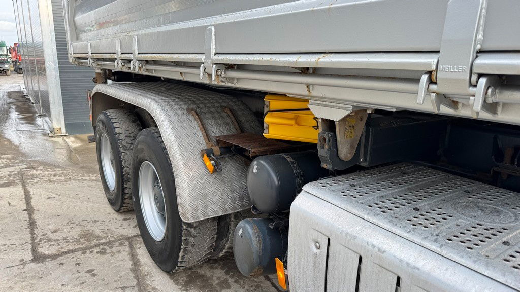 Mercedes-Benz Arocs 2643 6X4 meiller bordmatic tipper - Camião basculante: foto 4 Mercedes-Benz Arocs 2643 6X4 meiller bordmatic tipper - Camião basculante: foto 4