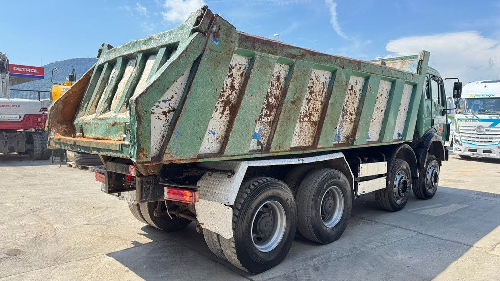 Mercedes-Benz SK 3235 8X4 tipper - V8 - Camião basculante: foto 4 Mercedes-Benz SK 3235 8X4 tipper - V8 - Camião basculante: foto 4