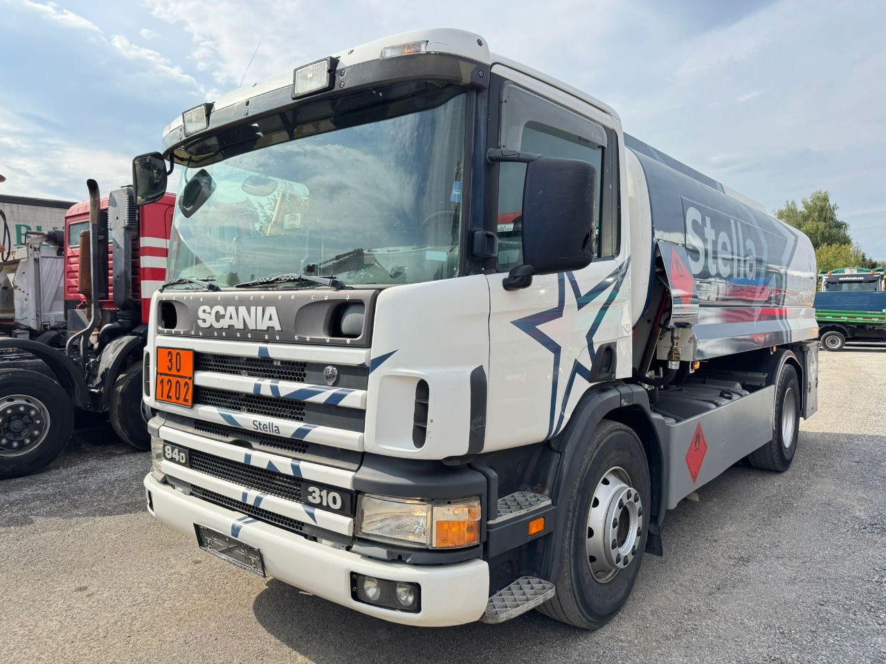 Scania 94D 310 4x2 tank truck - 14.200 liters - Camião cisterna: foto 1 Scania 94D 310 4x2 tank truck - 14.200 liters - Camião cisterna: foto 1