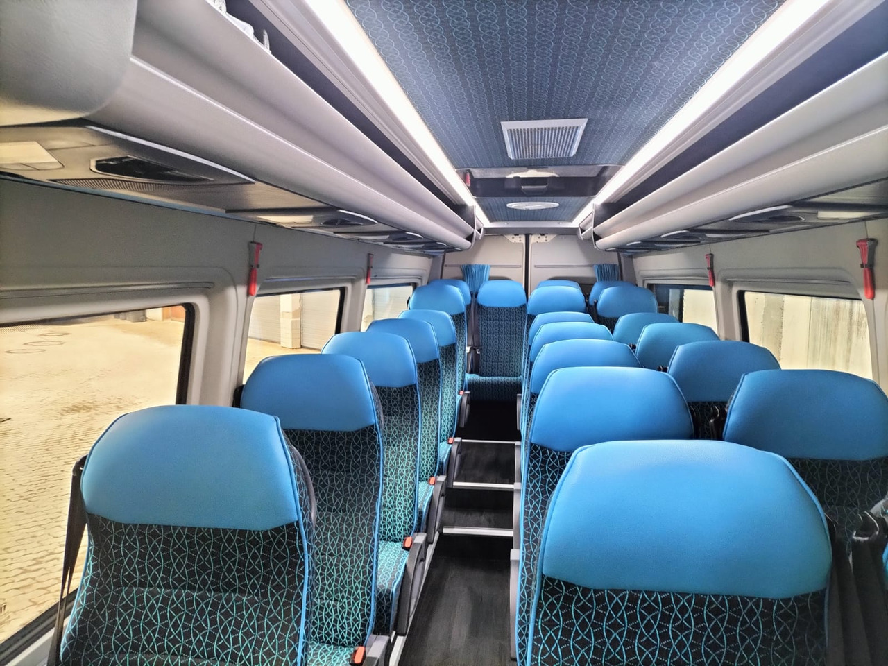 Mercedes Benz Sprinter 519cdi / Reisebus / ATOS 22+1+1 / Automatik / Telma / TV / Kühlschrank / USB - Minibus, Furgão de passageiros: foto 5 Mercedes Benz Sprinter 519cdi / Reisebus / ATOS 22+1+1 / Automatik / Telma / TV / Kühlschrank / USB - Minibus, Furgão de passageiros: foto 5