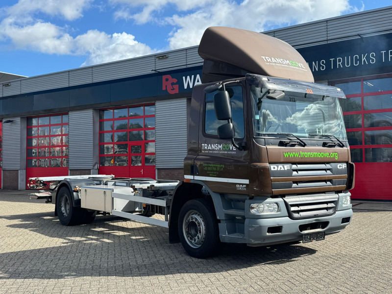 DAF CF65 220 - Camião transportador de contêineres/ Caixa móvel: foto 1 DAF CF65 220 - Camião transportador de contêineres/ Caixa móvel: foto 1