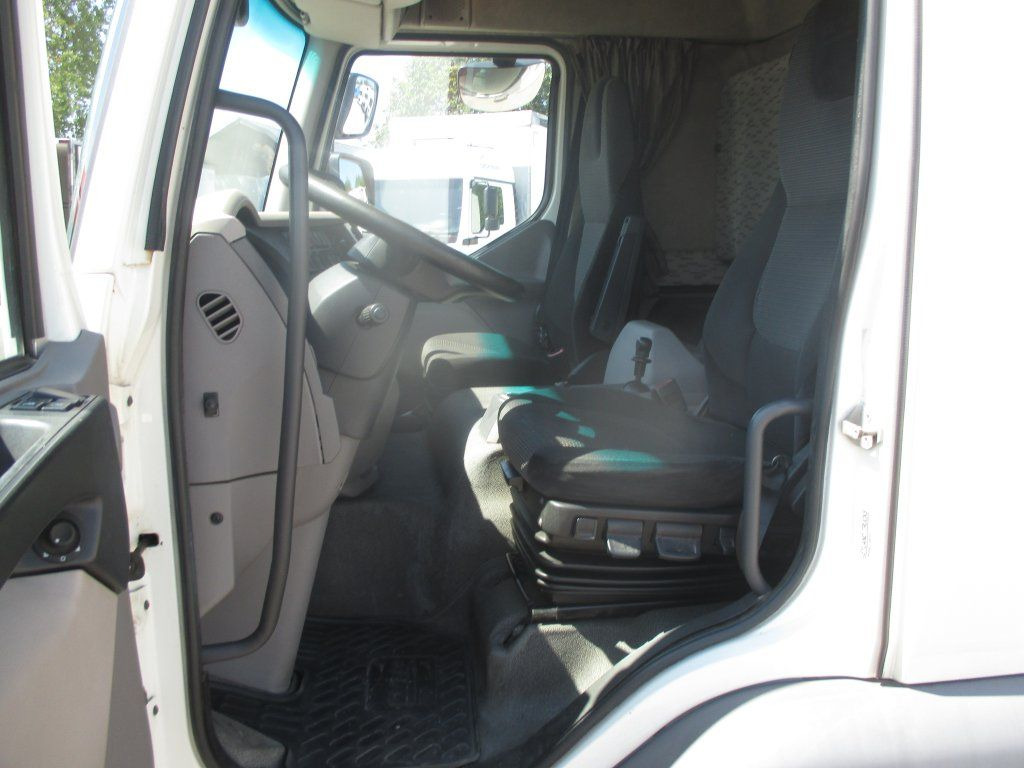 DAF LF 260 - Camião de lona: foto 5 DAF LF 260 - Camião de lona: foto 5