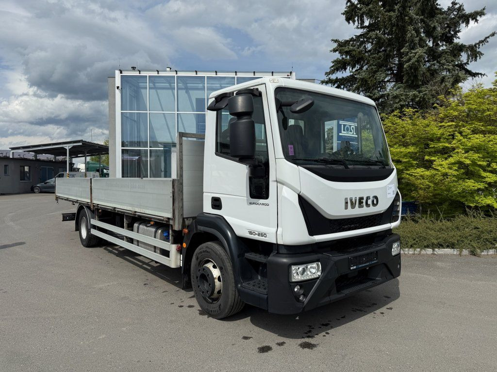 Iveco 150E25 EURO 6 - Camião de caixa aberta/ Plataforma: foto 2 Iveco 150E25 EURO 6 - Camião de caixa aberta/ Plataforma: foto 2