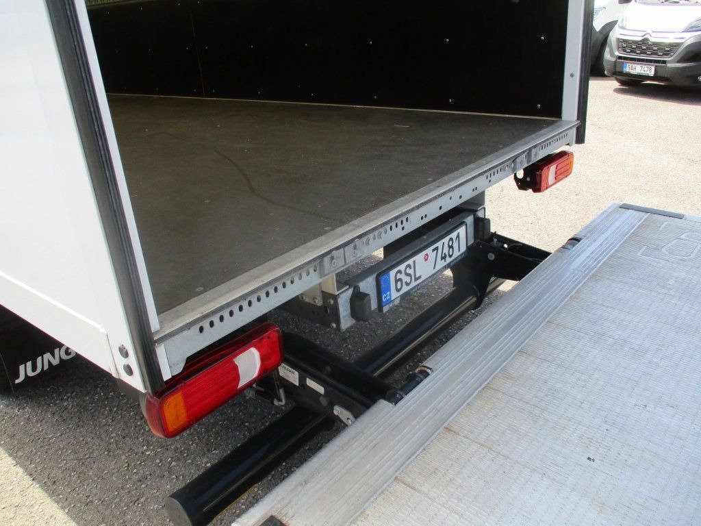 Carrinha de contentor Iveco Daily 35C16, 2.3, HC, 8 palet: foto 9 Carrinha de contentor Iveco Daily 35C16, 2.3, HC, 8 palet: foto 9