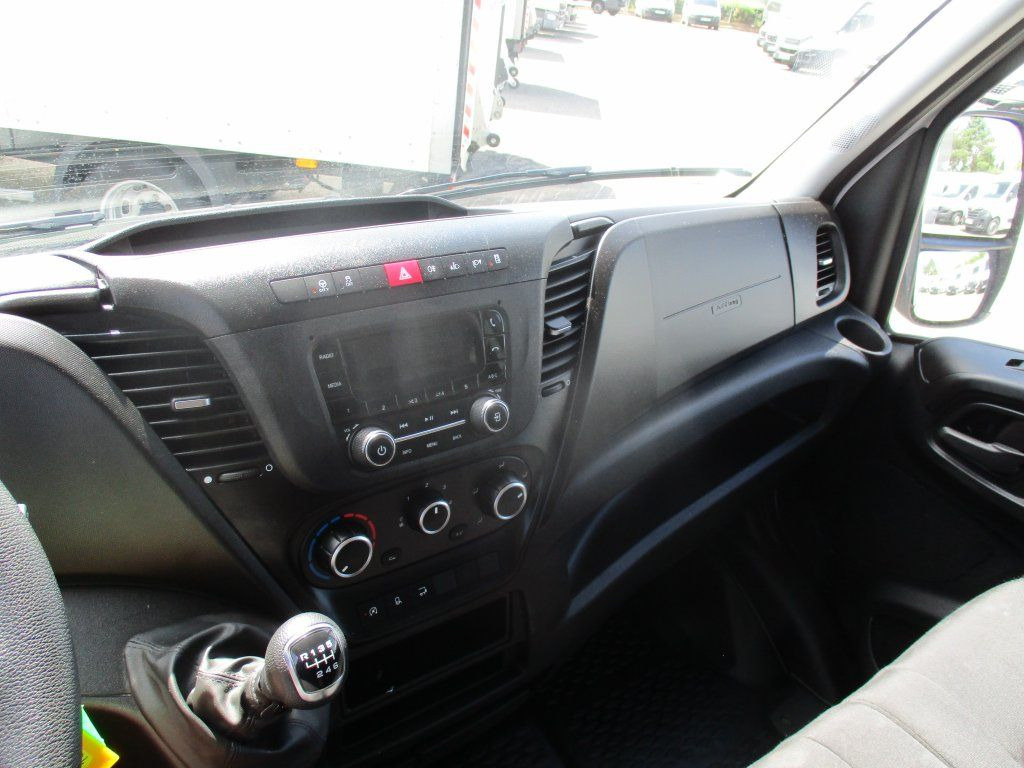 Carrinha de contentor Iveco Daily 35C16, 2.3, HC, 8 palet: foto 13 Carrinha de contentor Iveco Daily 35C16, 2.3, HC, 8 palet: foto 13