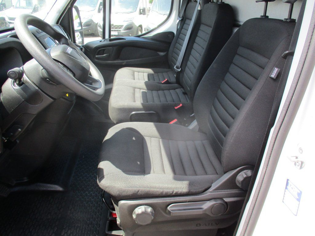 Carrinha de contentor Iveco Daily 35C16, 2.3, HC, 8 palet: foto 12 Carrinha de contentor Iveco Daily 35C16, 2.3, HC, 8 palet: foto 12