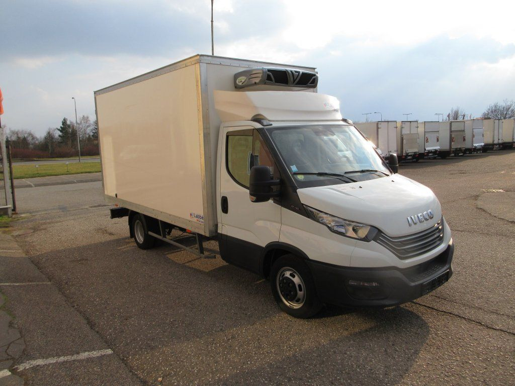 Iveco Daily 35C16 Iveco Daily 35C16 - Carrinha de contentor: foto 2 Iveco Daily 35C16 Iveco Daily 35C16 - Carrinha de contentor: foto 2