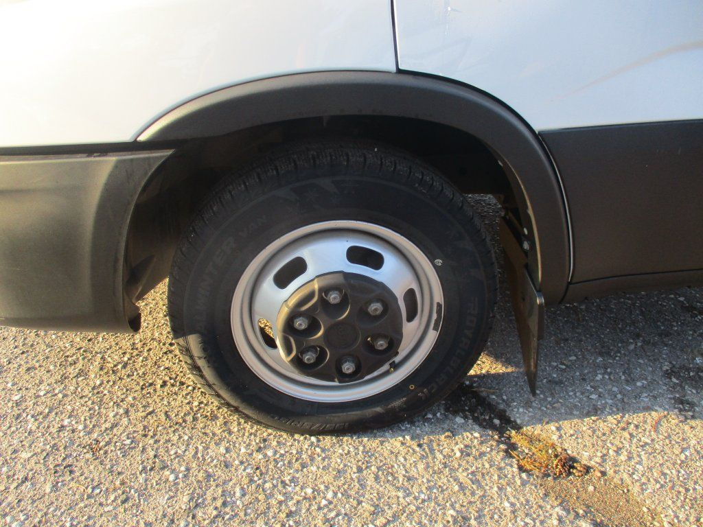 Iveco Daily 35C16 - Carrinha de contentor: foto 2 Iveco Daily 35C16 - Carrinha de contentor: foto 2