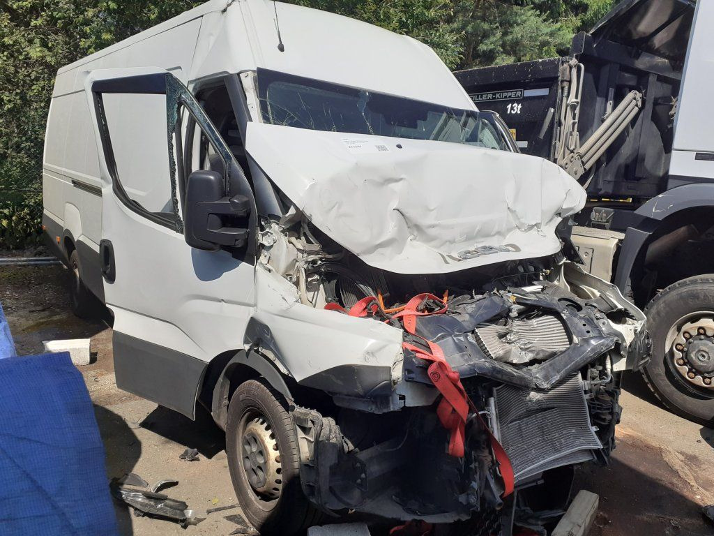 Iveco Daily 35S16 maxi Damaged - Furgão: foto 1 Iveco Daily 35S16 maxi Damaged - Furgão: foto 1