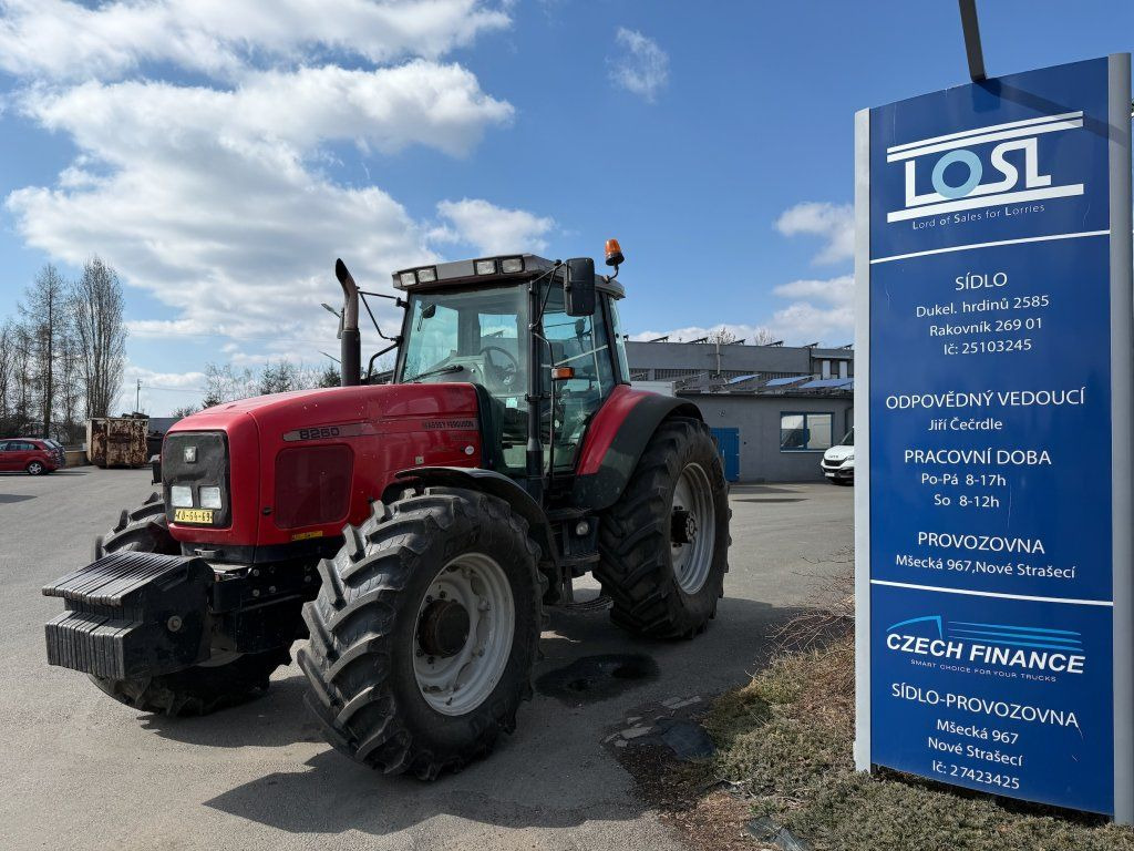 Massey Ferguson MF8260 - Trator: foto 1 Massey Ferguson MF8260 - Trator: foto 1