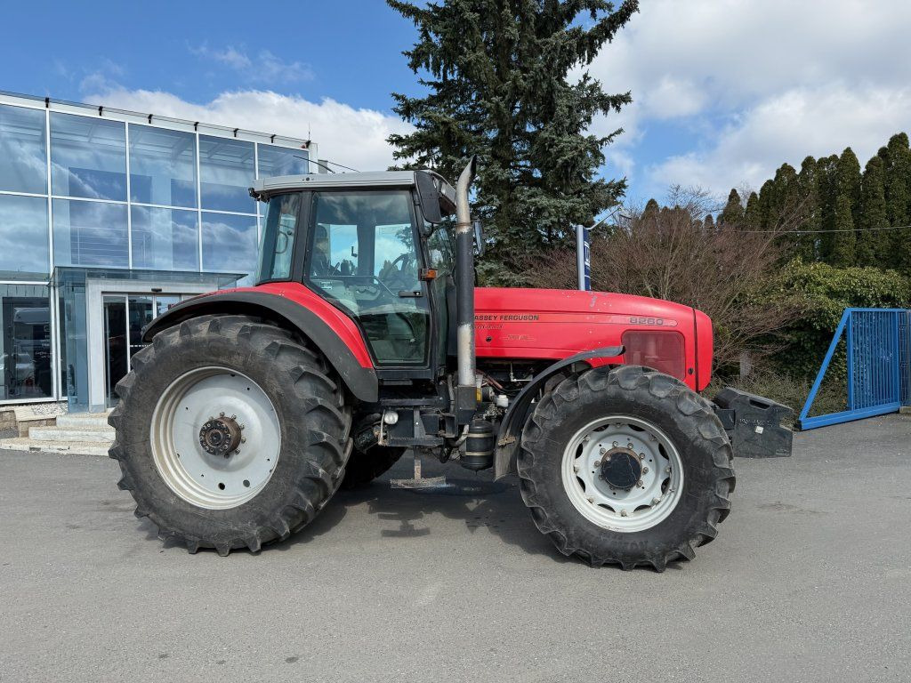 Massey Ferguson MF8260 - Trator: foto 3 Massey Ferguson MF8260 - Trator: foto 3