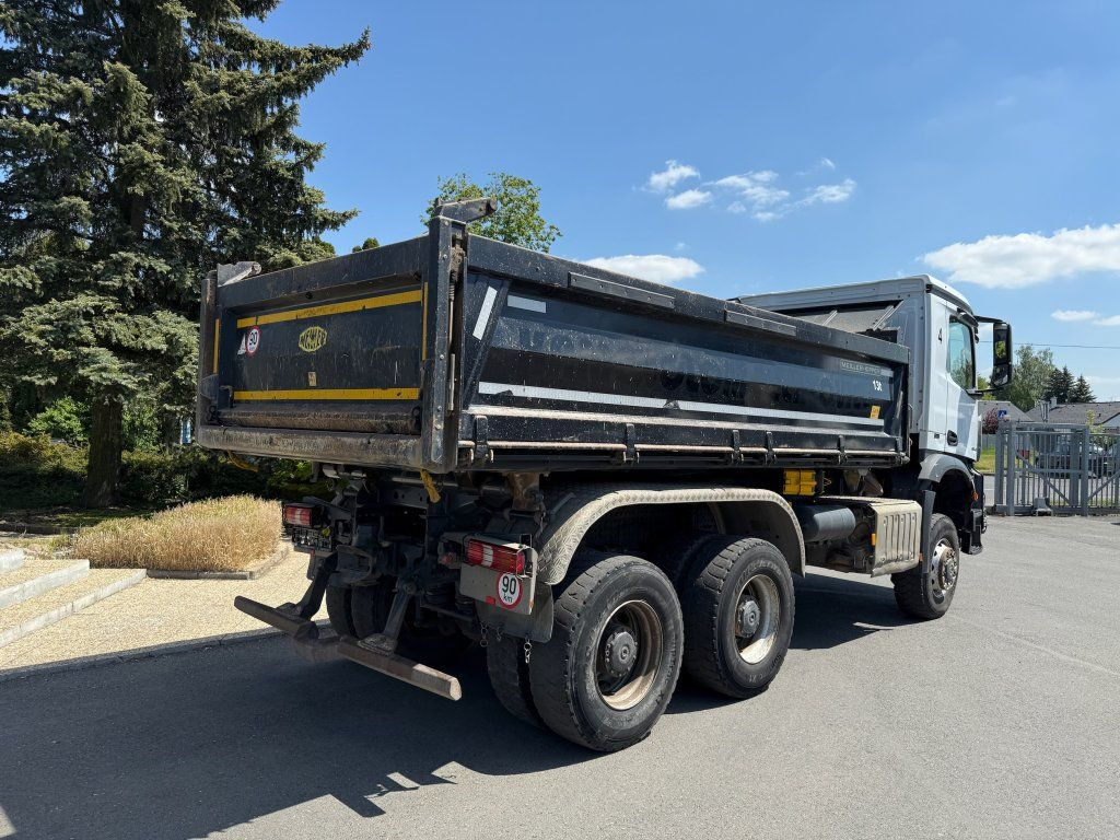 Mercedes-Benz 3343 Arocs 6x6 S3 EURO 6 - Camião basculante: foto 5 Mercedes-Benz 3343 Arocs 6x6 S3 EURO 6 - Camião basculante: foto 5