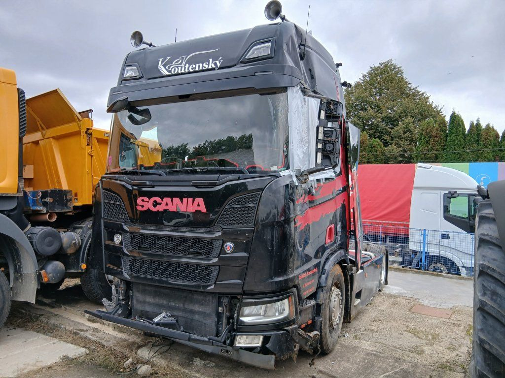 Scania R450 MEGA/lowdeck Unfall / damage - Tractor: foto 1 Scania R450 MEGA/lowdeck Unfall / damage - Tractor: foto 1