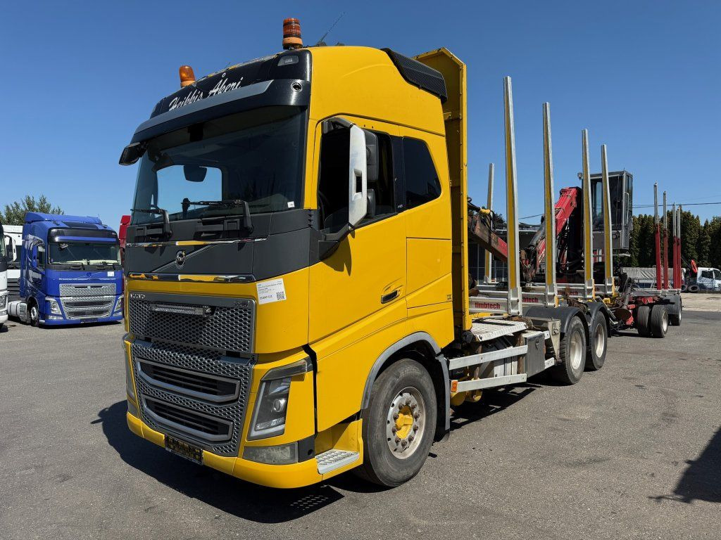 Volvo FH 16 750 6x4 + Fliegl - Camião de transporte de madeira, Camião grua: foto 3 Volvo FH 16 750 6x4 + Fliegl - Camião de transporte de madeira, Camião grua: foto 3