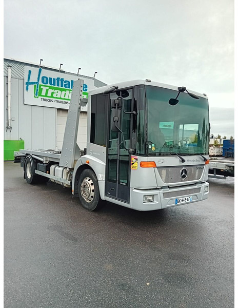 Mercedes-Benz Econic 1833 - Caminhão reboque: foto 2 Mercedes-Benz Econic 1833 - Caminhão reboque: foto 2