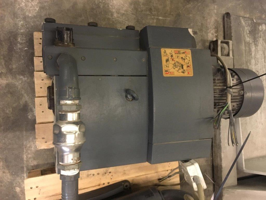 Rotary vane vacuum pump Becker KVT 3.140 - Equipamento industrial: foto 1 Rotary vane vacuum pump Becker KVT 3.140 - Equipamento industrial: foto 1
