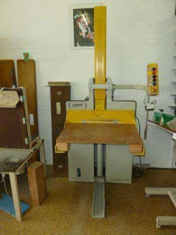 Knorr L 350 pallet lift - Equipamento de armazém: foto 1 Knorr L 350 pallet lift - Equipamento de armazém: foto 1