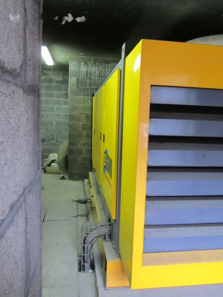 SDMO 330 kVa Cummins NT855-G6 - Gerador elétrico: foto 1 SDMO 330 kVa Cummins NT855-G6 - Gerador elétrico: foto 1