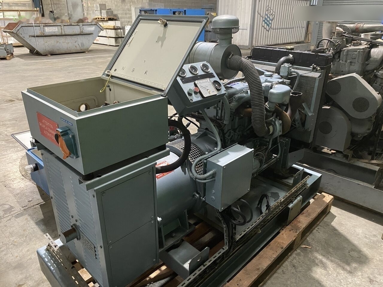 SDMO 70 kVa Perkins diesel - Gerador elétrico: foto 4 SDMO 70 kVa Perkins diesel - Gerador elétrico: foto 4