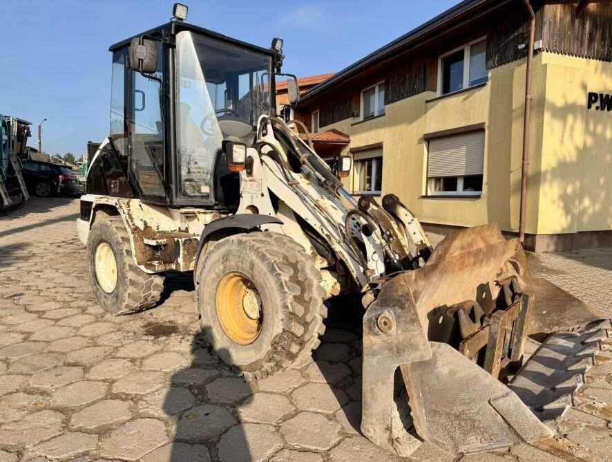 CAT 906 - Pá carregadora de rodas: foto 2 CAT 906 - Pá carregadora de rodas: foto 2