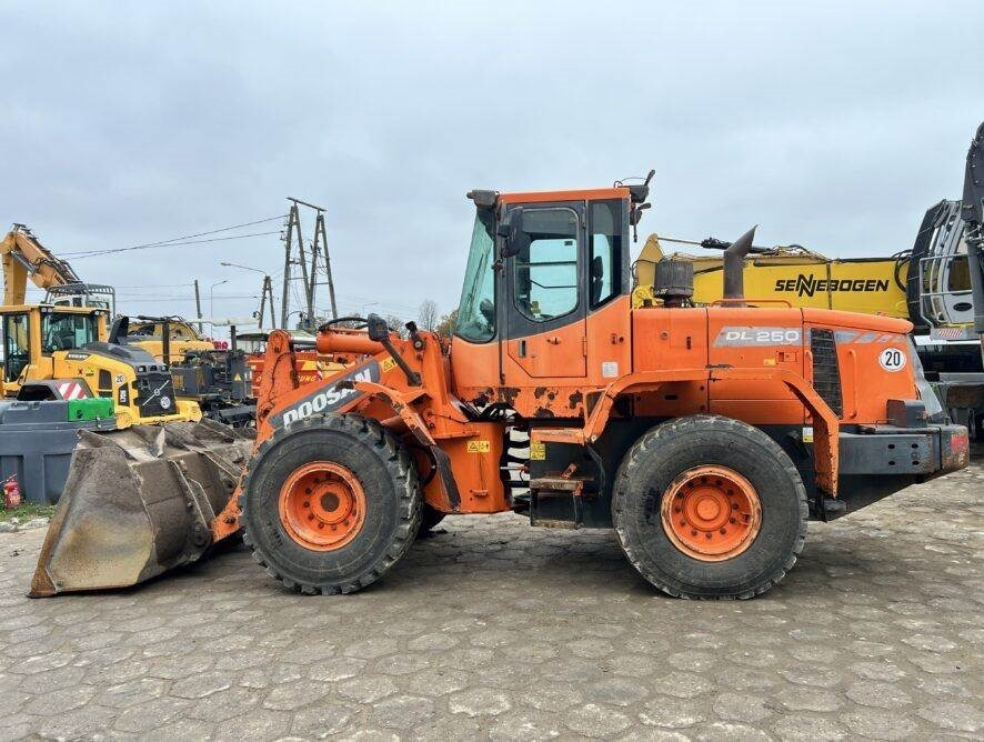 Doosan DL250 - Pá carregadora de rodas: foto 3 Doosan DL250 - Pá carregadora de rodas: foto 3