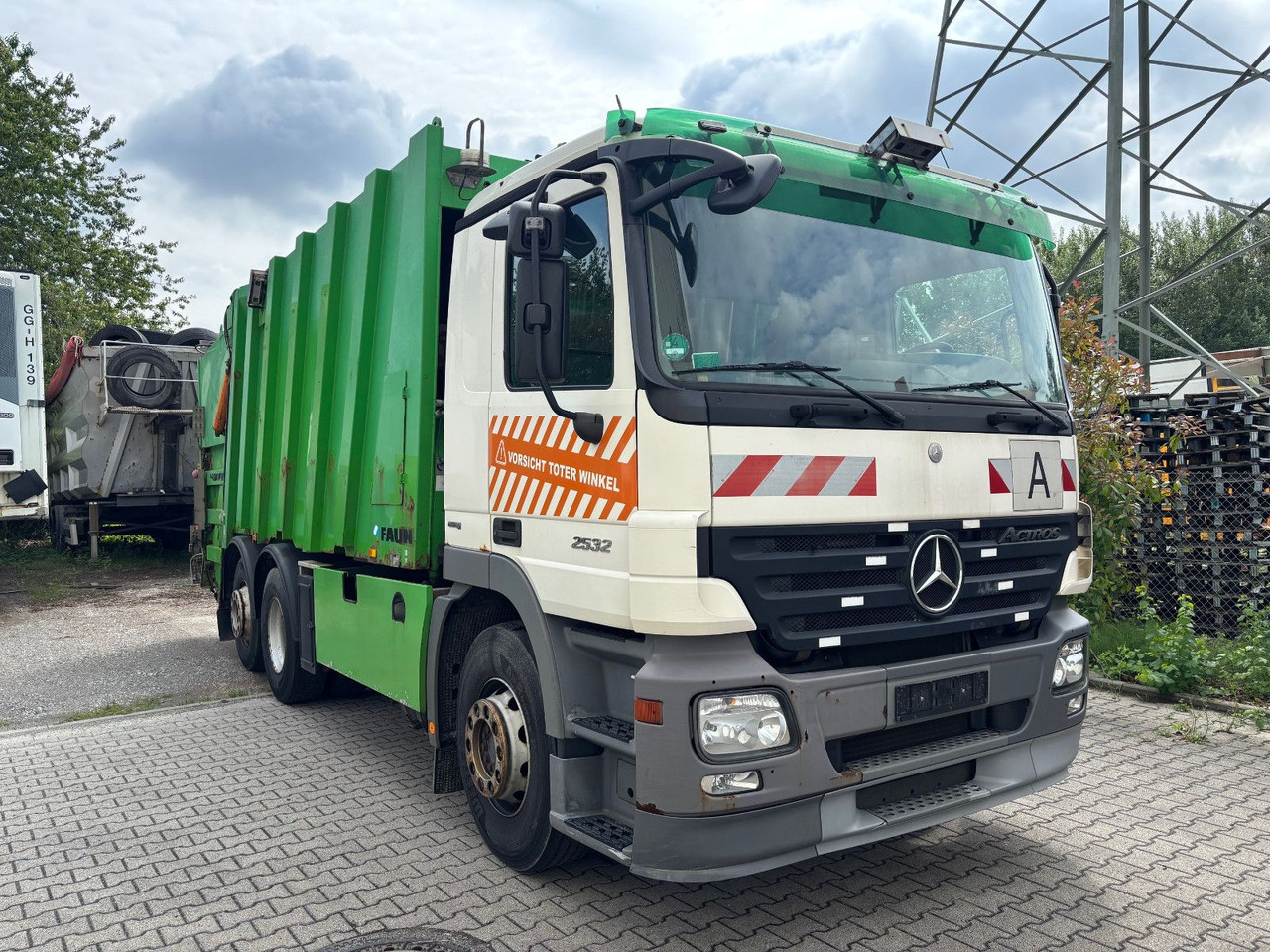 Mercedes-Benz 2532L EU5/Zöller Schüttung/VarioPress/Blatt-Luft - Caminhão de lixo: foto 1 Mercedes-Benz 2532L EU5/Zöller Schüttung/VarioPress/Blatt-Luft - Caminhão de lixo: foto 1