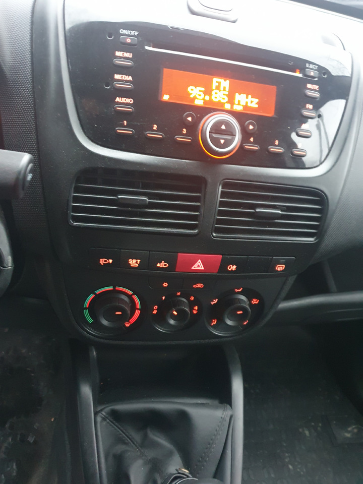 Opel COMBO MAXI L2H2 1,6 tdi CHLODNIA CARRIER KLIMA EURO6 - Carrinha frigorífica: foto 4 Opel COMBO MAXI L2H2 1,6 tdi CHLODNIA CARRIER KLIMA EURO6 - Carrinha frigorífica: foto 4