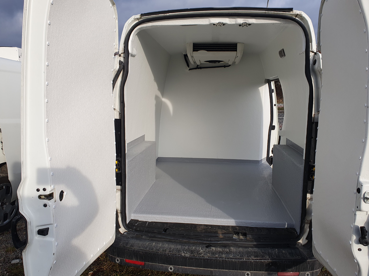 Opel COMBO MAXI L2H2 1,6 tdi CHLODNIA CARRIER KLIMA EURO6 - Carrinha frigorífica: foto 2 Opel COMBO MAXI L2H2 1,6 tdi CHLODNIA CARRIER KLIMA EURO6 - Carrinha frigorífica: foto 2
