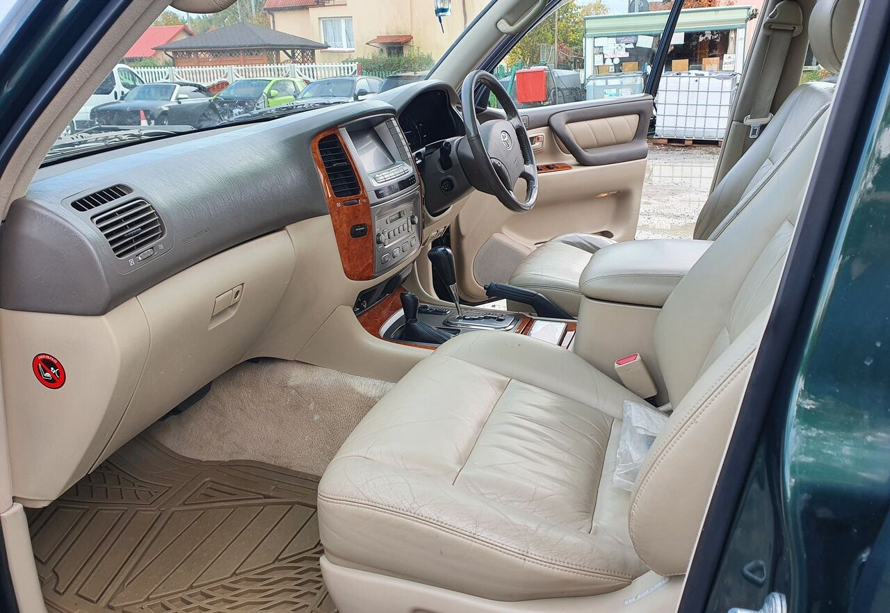 SUV Toyota LAND CRUISER 100 4,2 TD KLIMA 7 OSOB: foto 6 SUV Toyota LAND CRUISER 100 4,2 TD KLIMA 7 OSOB: foto 6