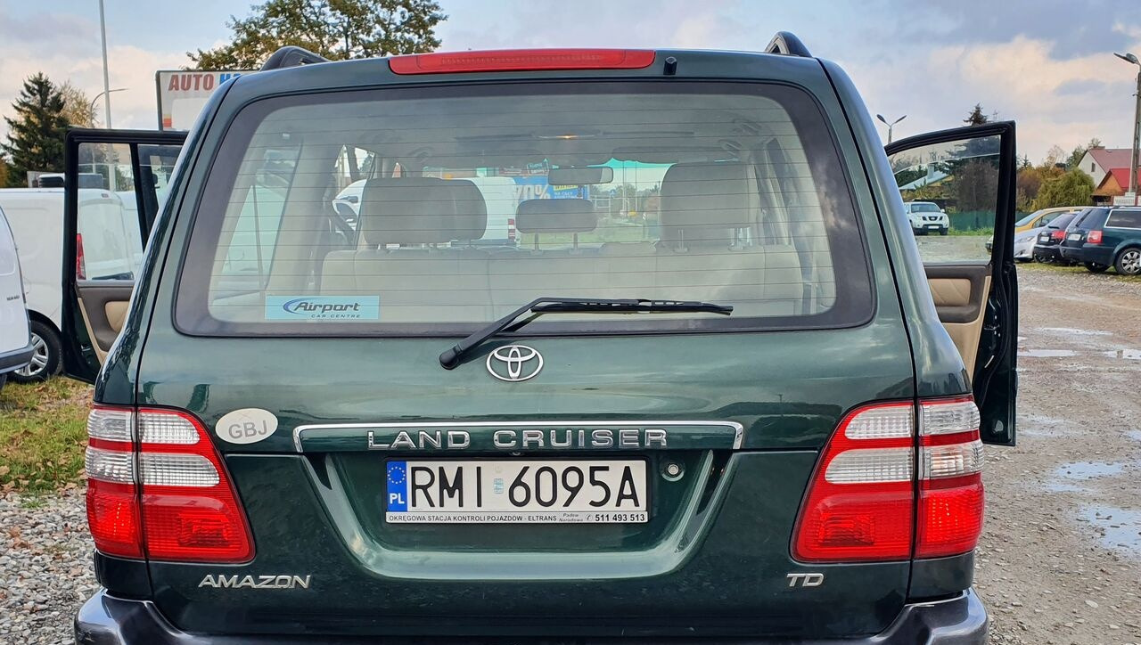 Toyota LAND CRUISER 100 4,2 TD KLIMA 7 OSOB - SUV: foto 5 Toyota LAND CRUISER 100 4,2 TD KLIMA 7 OSOB - SUV: foto 5