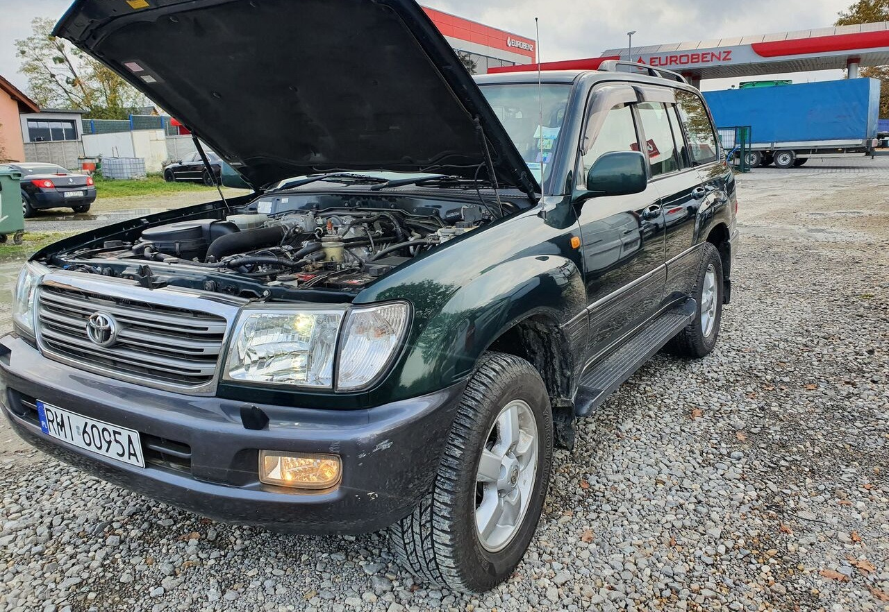 SUV Toyota LAND CRUISER 100 4,2 TD KLIMA 7 OSOB: foto 23 SUV Toyota LAND CRUISER 100 4,2 TD KLIMA 7 OSOB: foto 23