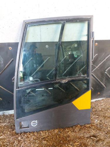 Excavator Door - Porta e peças para Escavadeira: foto 3 Excavator Door - Porta e peças para Escavadeira: foto 3