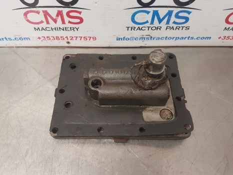 Case 4230 Hydraulic Valve And Cover Plate 10313a3, 110317a1 - Válvula hidráulica para Trator: foto 2 Case 4230 Hydraulic Valve And Cover Plate 10313a3, 110317a1 - Válvula hidráulica para Trator: foto 2
