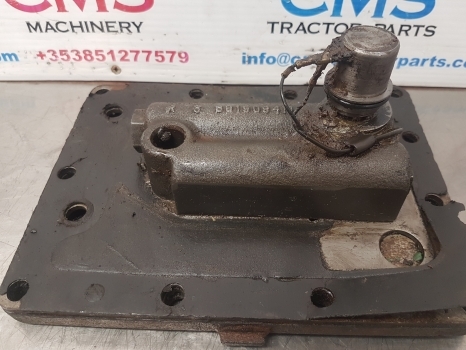 Case 4230 Hydraulic Valve And Cover Plate 10313a3, 110317a1 - Válvula hidráulica para Trator: foto 3 Case 4230 Hydraulic Valve And Cover Plate 10313a3, 110317a1 - Válvula hidráulica para Trator: foto 3