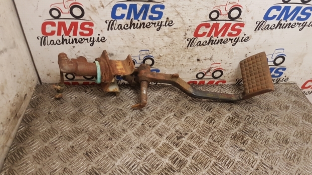 Case International 856 Xl Clutch Pedal Slave Cylinder 3234618r1, 1500215c92 - Cilindro de embreagem para Trator: foto 3 Case International 856 Xl Clutch Pedal Slave Cylinder 3234618r1, 1500215c92 - Cilindro de embreagem para Trator: foto 3