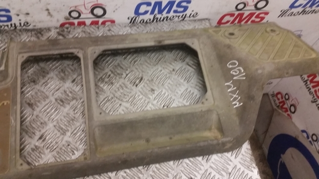 Case Mxm120, Mxm130, Mxm140, Mxm155, Mxm175, Mxm190 Cab Console Panel 82038962 - Cabine e interior para Trator: foto 3 Case Mxm120, Mxm130, Mxm140, Mxm155, Mxm175, Mxm190 Cab Console Panel 82038962 - Cabine e interior para Trator: foto 3