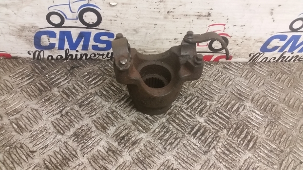 Caterpillar Th 406, 407, 336, 337 Rear Axle Pinion Flange 320-8554 - Eixo traseiro para Empilhador telescópico: foto 1 Caterpillar Th 406, 407, 336, 337 Rear Axle Pinion Flange 320-8554 - Eixo traseiro para Empilhador telescópico: foto 1
