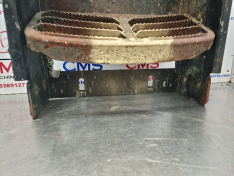 Claas Arion 600, 640, 500, 600 Foot Step Lhs 0012609203, 0012609204 - Estribo: foto 4 Claas Arion 600, 640, 500, 600 Foot Step Lhs 0012609203, 0012609204 - Estribo: foto 4
