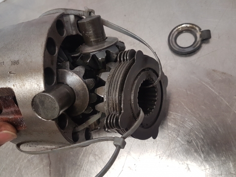 Deutz Agrotron 120, 135, 150 Front Axle Differential 04415078, 04415079 - Diferencial para Trator: foto 3 Deutz Agrotron 120, 135, 150 Front Axle Differential 04415078, 04415079 - Diferencial para Trator: foto 3