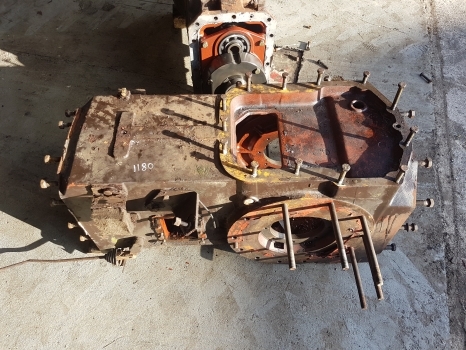 Fiat 1180 Rear Axle Central Case 5107674, 5107675 - Eixo traseiro para Trator: foto 1 Fiat 1180 Rear Axle Central Case 5107674, 5107675 - Eixo traseiro para Trator: foto 1