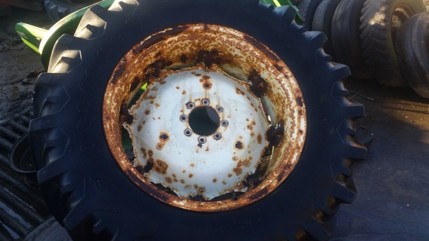 Fiat 90-90, 90 Series Rear Wheel And Tyre 16.9 R34 - Roda completa para Máquina agrícola: foto 1 Fiat 90-90, 90 Series Rear Wheel And Tyre 16.9 R34 - Roda completa para Máquina agrícola: foto 1