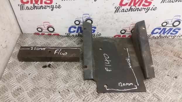 Fiat F140 Cab Interior Brackets. Please Check By Photos. - Cabine e interior para Trator: foto 1 Fiat F140 Cab Interior Brackets. Please Check By Photos. - Cabine e interior para Trator: foto 1