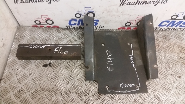 Fiat F140 Cab Interior Brackets. Please Check By Photos. - Cabine e interior para Trator: foto 2 Fiat F140 Cab Interior Brackets. Please Check By Photos. - Cabine e interior para Trator: foto 2